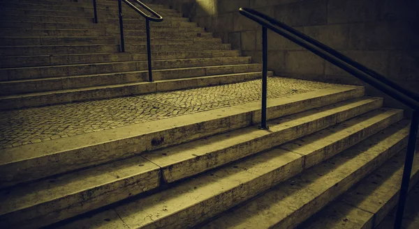Escadas Bairro Alfama Lisboa Detalhe Uma Antiga Esclera Num Bairro — Fotografia de Stock