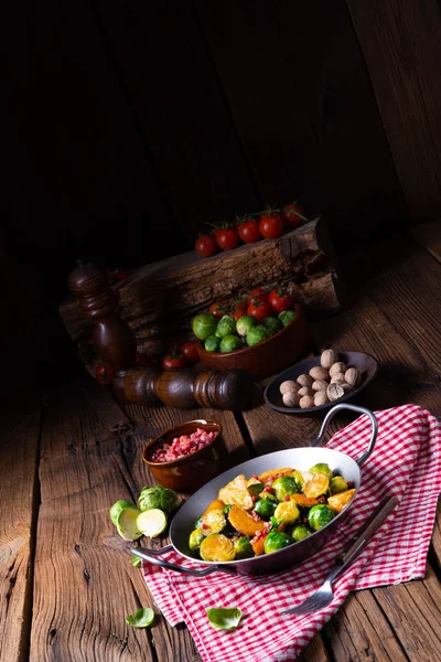 Spruitjes Aardappelpan Met Spek Rustieke Stijl — Stockfoto