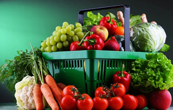 Frutas Legumes Orgânicos Frescos Cesto Compras Plástico — Fotografia de Stock