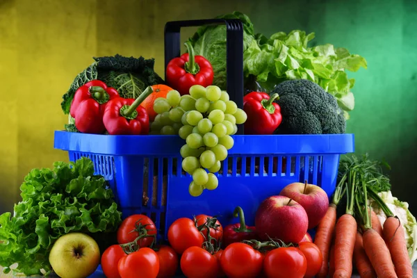 Frutas Legumes Orgânicos Frescos Cesto Compras Plástico — Fotografia de Stock