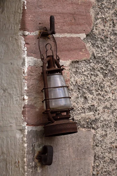 古い錆びた灯油ランタン — ストック写真