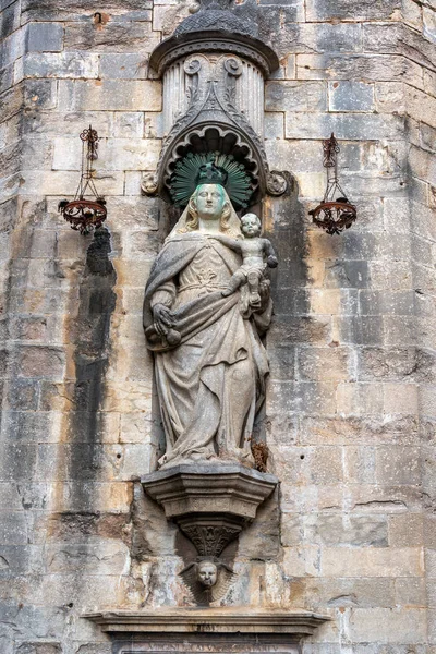 Статуя Девы Марии Возле Собора Жироне Испания — стоковое фото