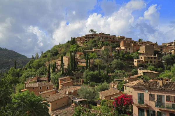 Panoramik Akdeniz Kasabası Deja Mallorca Spanya — Stok fotoğraf