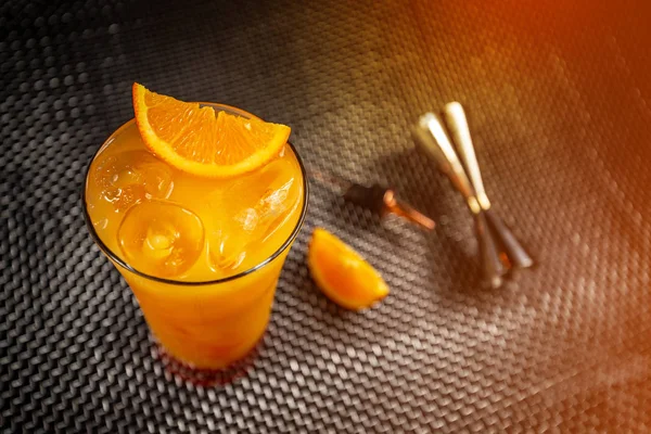 Verse Cocktail Met Sinaasappel Munt Ijs Selectieve Focus — Stockfoto