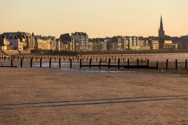 Malo Frankrike September 2018 Stranden Kvällssolen Och Byggnader Längs Strandpromenaden — Stockfoto