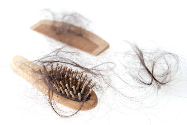 Haarausfall Haarbürsten Mit Verlorenen Haaren Darauf Isoliert Auf Weißem Hintergrund — Stockfoto