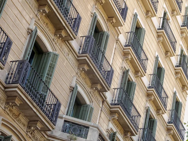Geometriska Former Fasaden Till Ett Modernistiskt Bostads Hus Barcelona Katalonien — Stockfoto