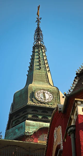 Вершина Башни Часами Католической Церкви — стоковое фото