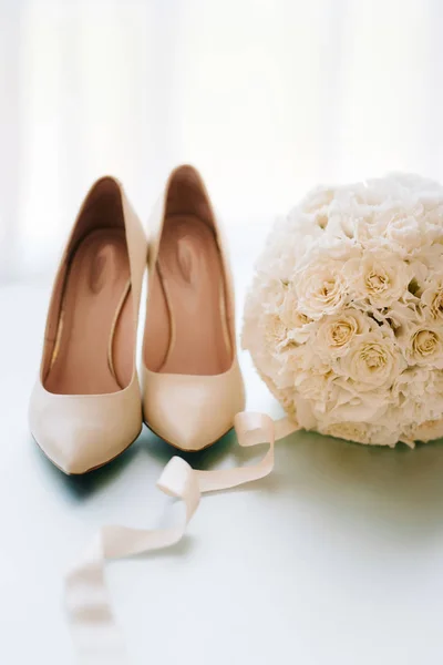 Scarpe Sposa Della Sposa Bella Moda — Foto Stock