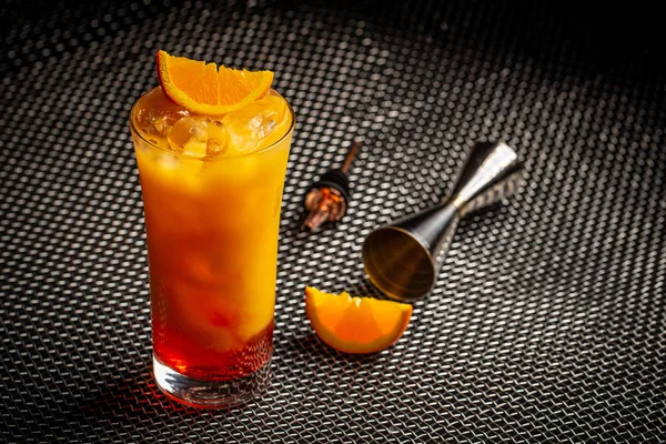 Cocktail Italien Classique Apéro Orange Verre Sur Fond Sombre — Photo