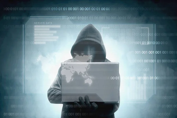 Hacker Μαύρο Hoodie Κρατώντας Φορητό Υπολογιστή Εικονικά Δεδομένα Διακομιστή Οθόνη — Φωτογραφία Αρχείου