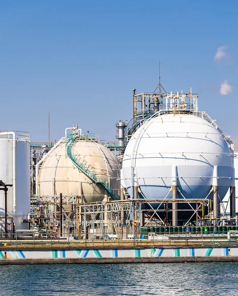 Fabryka Chemiczna Magazynowaniem Gazu Strukturą Rurociągu Dymem Komina Kawasaki Koło — Zdjęcie stockowe