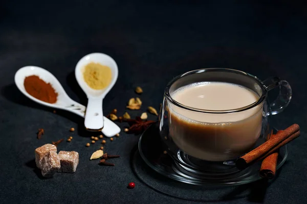 Индийский Чай Масала Специями Темном Фоне — стоковое фото