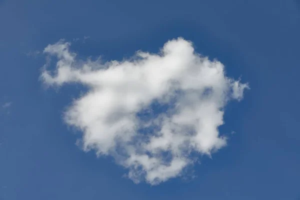 Kleine Weiße Wolken Strahlend Blauen Himmel — Stockfoto