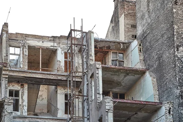 Old Apartment Building Ruins Demolished — Stock Photo, Image