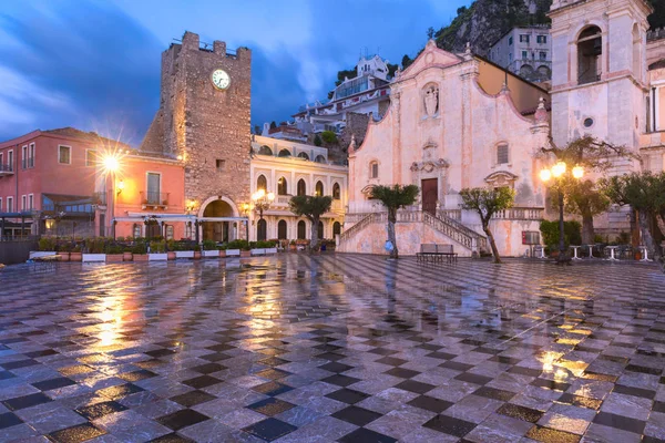 Belvedere Taormina Plaza Piazza Aprile Taormina Noche Lluviosa Sicilia Italia — Foto de Stock