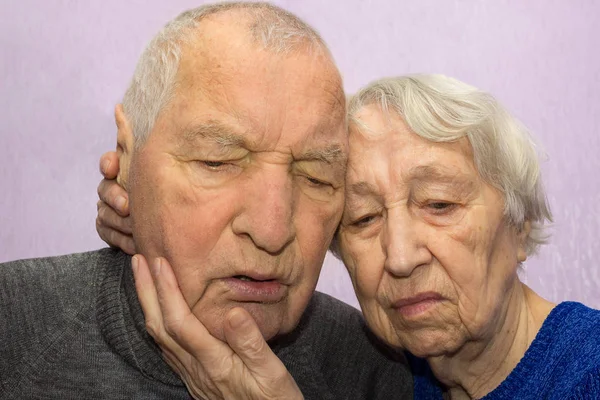 Portrait Triste Couple Aînés Malades Maison Concept Des Personnes Âgées — Photo