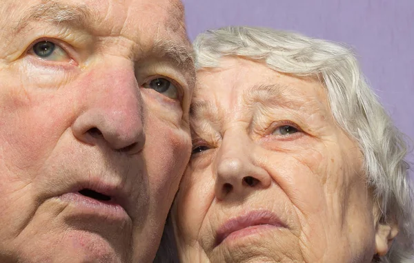 Portret Van Een Trieste Ziek Ouderling Paar Thuis Senior Mensen — Stockfoto