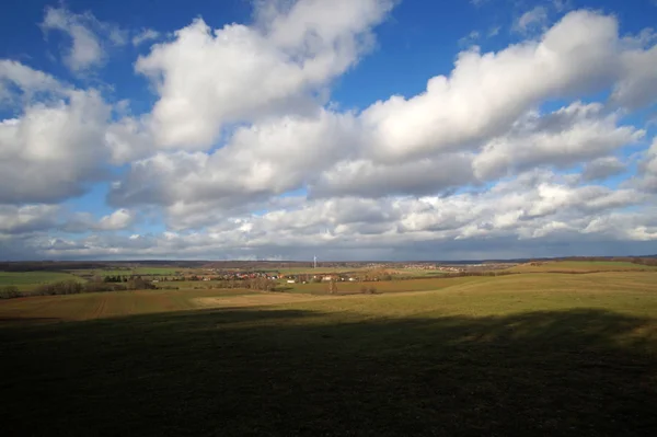 Paisagem Com Campo Grama Nuvens — Fotografia de Stock