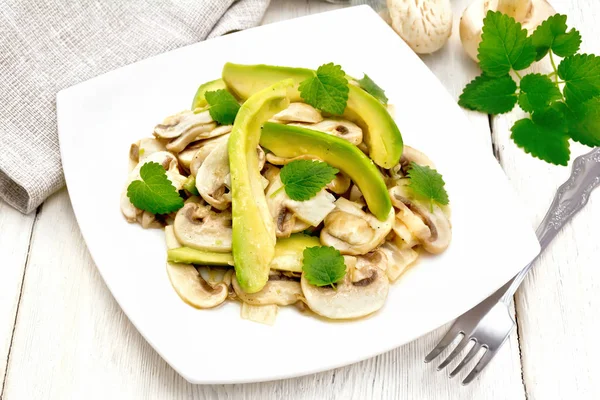 Avokado Salatası Çiğ Şampiyonlar Limon Suyu Nane Yapraklı Sebze Yağı — Stok fotoğraf