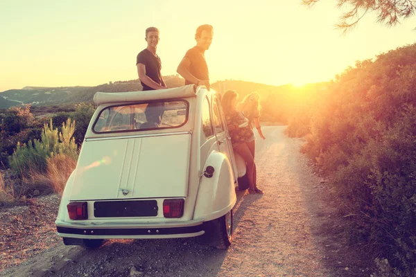 Group Happy People Car Sunset Summer — Stock Photo, Image