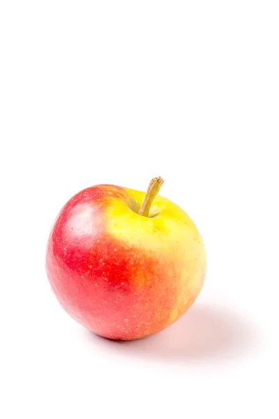 Una Manzana Orgánica Verde Roja Aislada Sobre Fondo Blanco — Foto de Stock