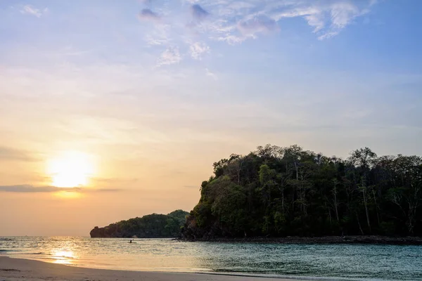 Gyönyörű Természeti Táj Színes Nap Égen Tarutao Island Beach Naplemente — Stock Fotó