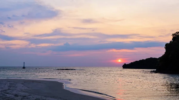 Bela Paisagem Natural Colorido Sol Céu Praia Ilha Tarutao Durante — Fotografia de Stock