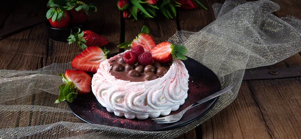 Pavlova Ligero Con Frutas Frescas Chocolate — Foto de Stock