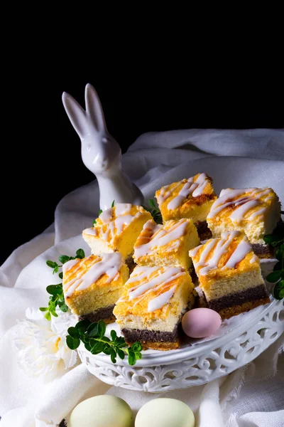 Delicioso Pastel Semillas Amapola Pascua Con Glaseado Blanco — Foto de Stock