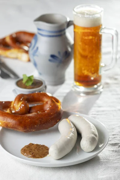 Sosis Putih Bavarian Dengan Pretzel — Stok Foto