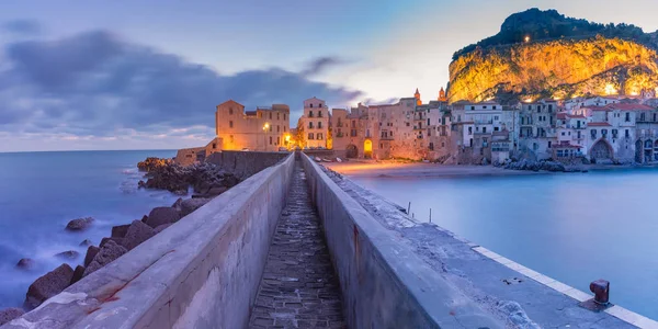 Schöner Panoramablick Auf Die Küstenstadt Cefalu Bei Sonnenaufgang Sizilien Italien — Stockfoto