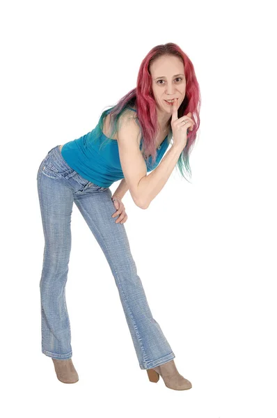 Slim Young Woman Standing Jeans Blue Top Her Finger Her — Stock Photo, Image