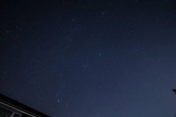 Cielo Nocturno Diciembre Con Una Leve Mancha Azul Del Cometa —  Fotos de Stock