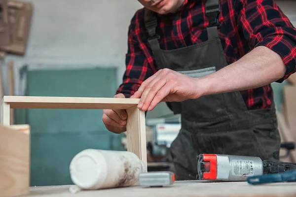 Trabajador Haciendo Caja Madera Profesión Carpintería Carpintería — Foto de Stock