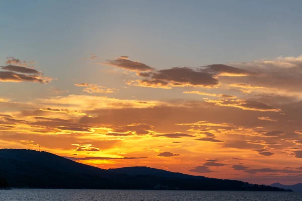 Krásný Západ Slunce Nad Kopci Pobřeží Jaderského Moře Chorvatsku — Stock fotografie