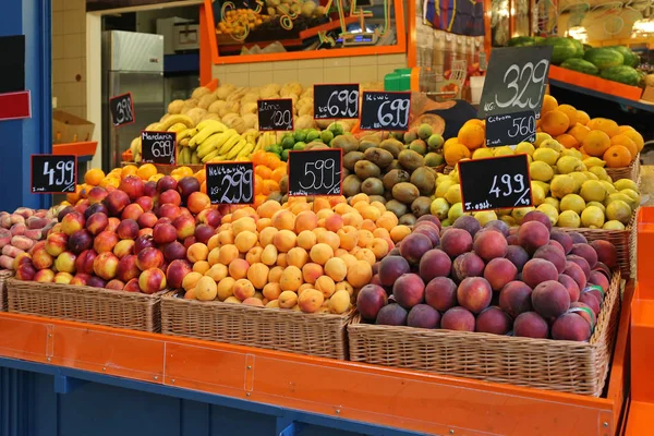 Big Bunch Frutas Cestas Mercado Agricultores — Fotografia de Stock