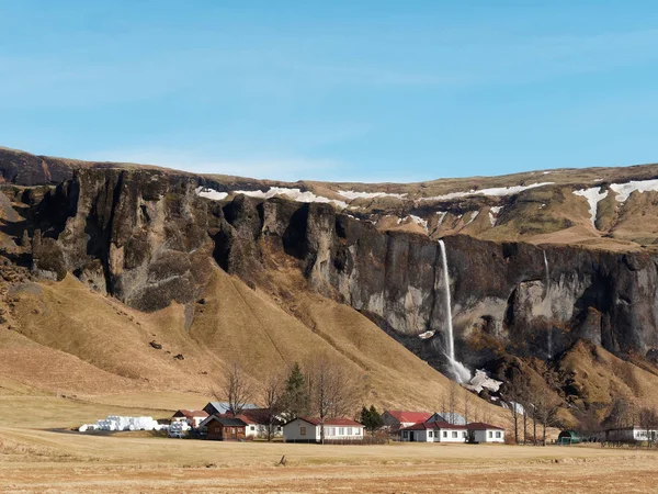 Basaltklippe Foss Sidu Wasserfall Und Farm Mit Blauem Himmel Winter — Stockfoto