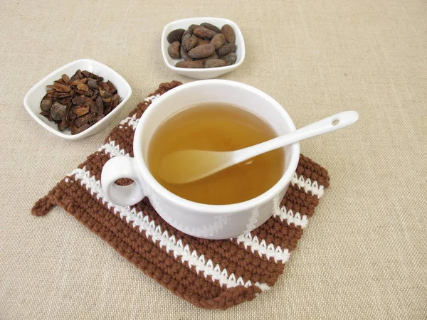 ココアティー カカオ豆のロースト外殻からのココア殻茶 — ストック写真