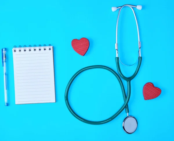 Papel Una Línea Estetoscopio Médico Sobre Fondo Azul —  Fotos de Stock