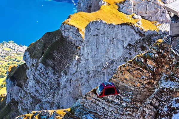 Pilatus Seilbahn Über Klippen Und Luzerner Seenlandschaft Schweiz — Stockfoto