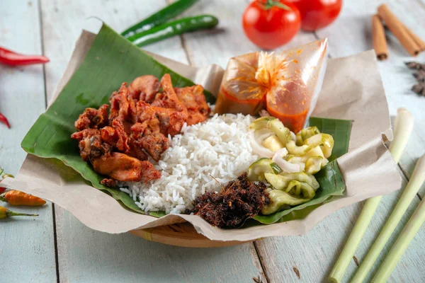 Nasi Kukus Ayam Berempah Makanan Lokal Tradisional Melayu Yang Populer — Stok Foto