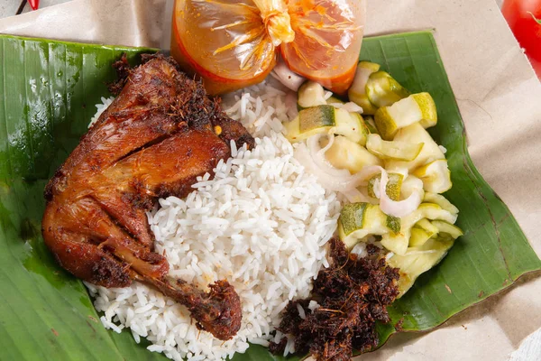 Nasi Lemak Kukus Met Kip Populair Traditioneel Maleis Lokaal Eten — Stockfoto