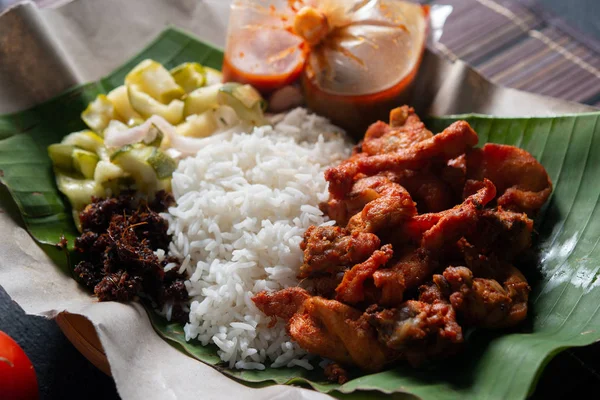 Nasi Kukus Ayam Berempah Популярная Традиционная Малайская Кухня — стоковое фото