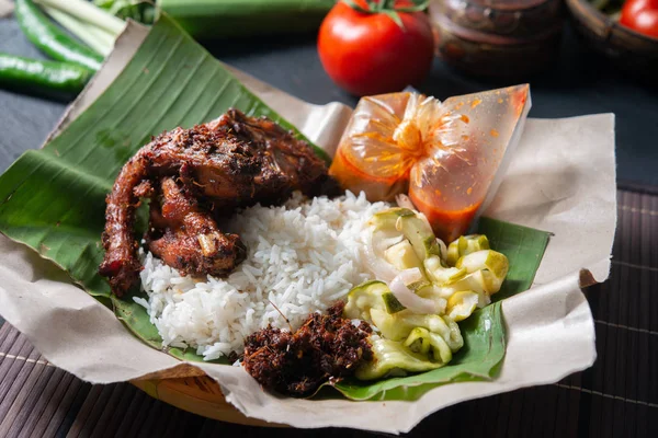 Nasi Lemak Kukus Przepiórką Popularna Tradycyjna Malajska Kuchnia Lokalna — Zdjęcie stockowe