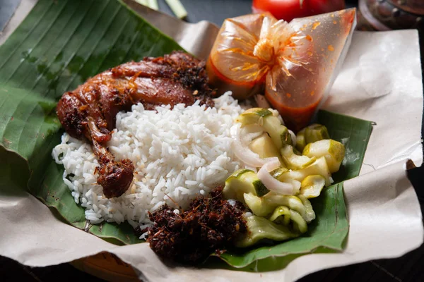 Nasi Lemak Kukus Com Frango Popular Comida Tradicional Malaia Local — Fotografia de Stock
