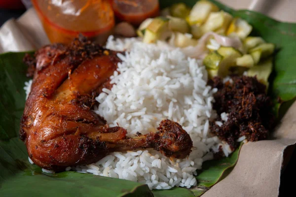Nasi Lemak Kukus Med Kyckling Populär Traditionell Malajisk Lokal Mat — Stockfoto