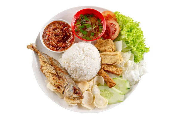 Nasi Ikan Makarel Goreng Dengan Sambal Makanan Tradisional Melayu Yang — Stok Foto