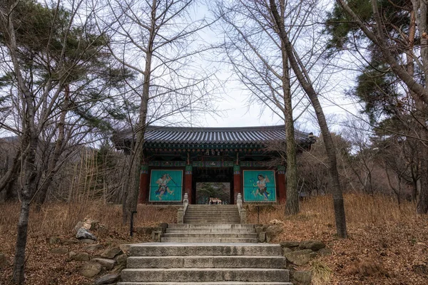 Geumgang Poort Omringende Bomen Sudeoksa Tempel Yesan Zuid Korea — Stockfoto