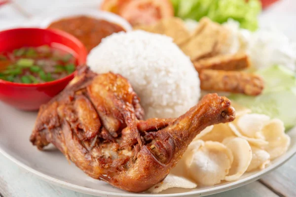 Nasi Lemak Kukus Τηγανητό Μπούτι Δημοφιλές Παραδοσιακό Μαλαισιανό Τοπικό Φαγητό — Φωτογραφία Αρχείου